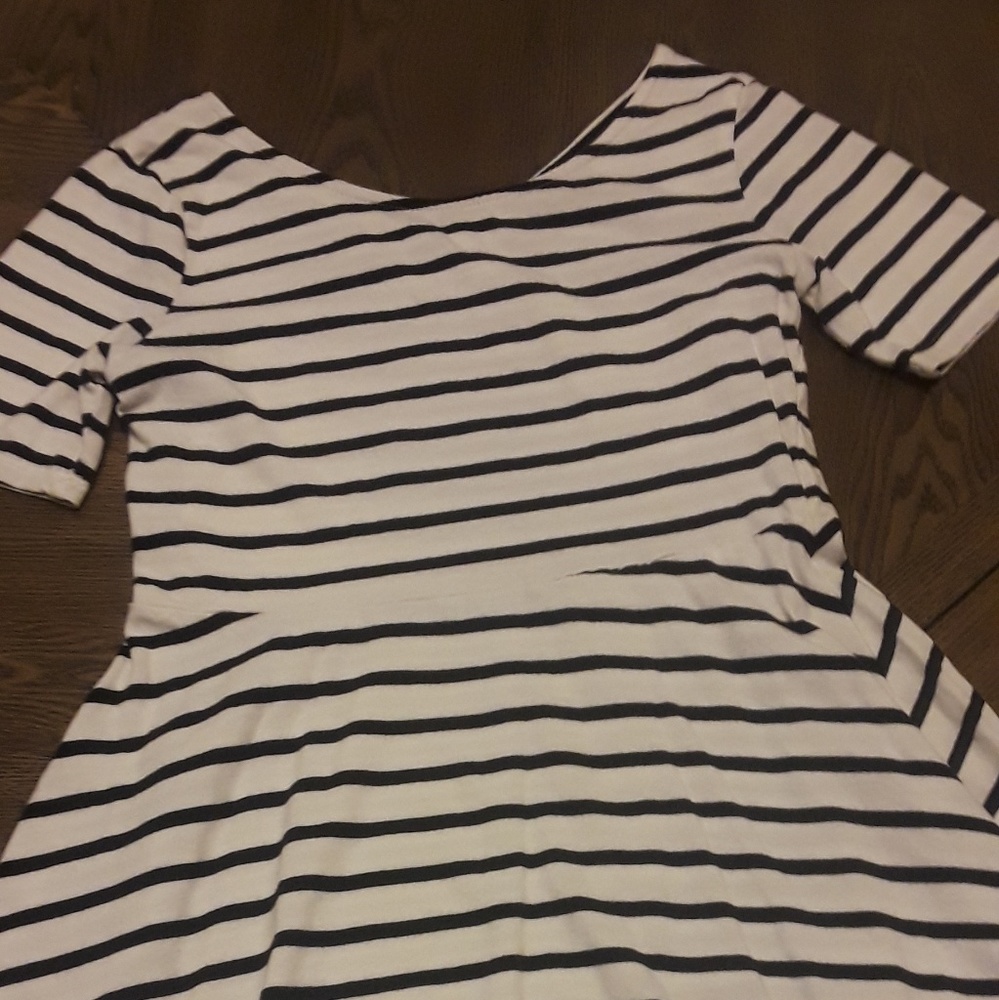 Black & White Skater Dress Kids Size Large DKNY